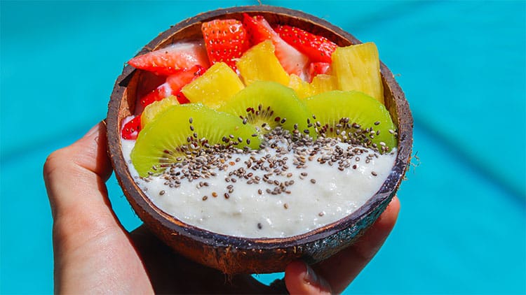 Coconut Smoothie Bowl (refreshing & healthy)