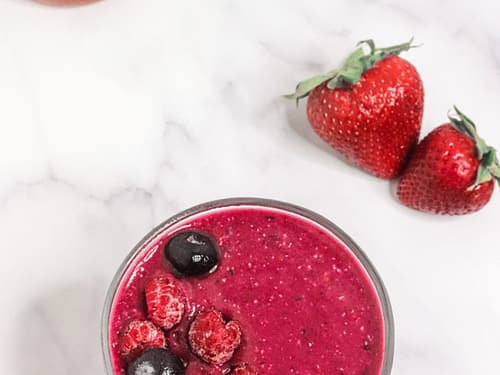 kombucha smoothie with red berries