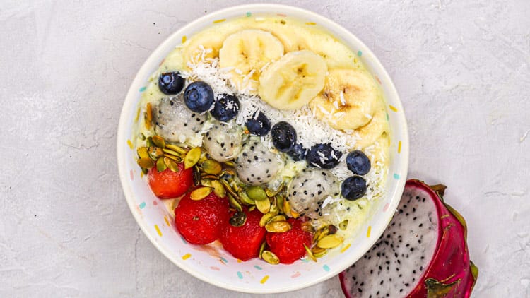 dragon fruit smoothie bowl