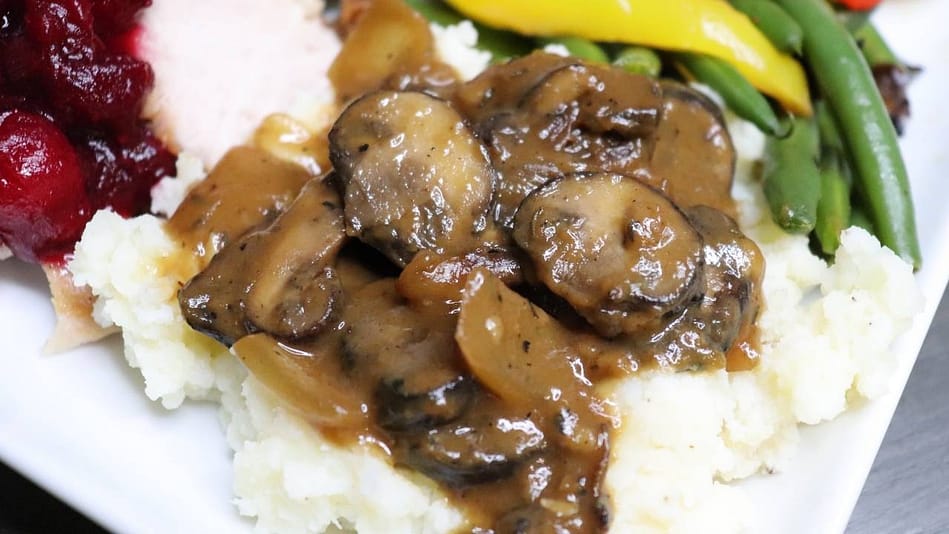 mushrooms served with rice,some beans and peppers on the side