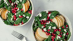 pear and gorgonzola salad with spinach and pomegranate vinaigrette