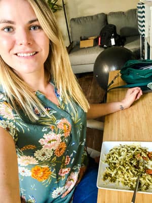 Caitlin eating kale pesto noodle bowl in her office