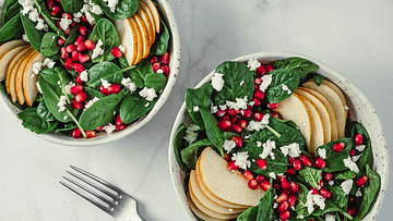 pear and gorgonzola salad with spinach and pomegranate vinaigrette