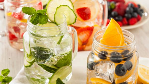 foods for tanning: water with fruit